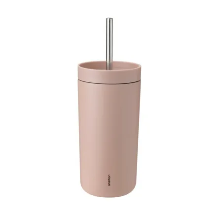 Termokoppen To Go Sip med sugerør i rosa fra Stelton, gaven i velkomstpakken fra Bokklubben Månedens bok